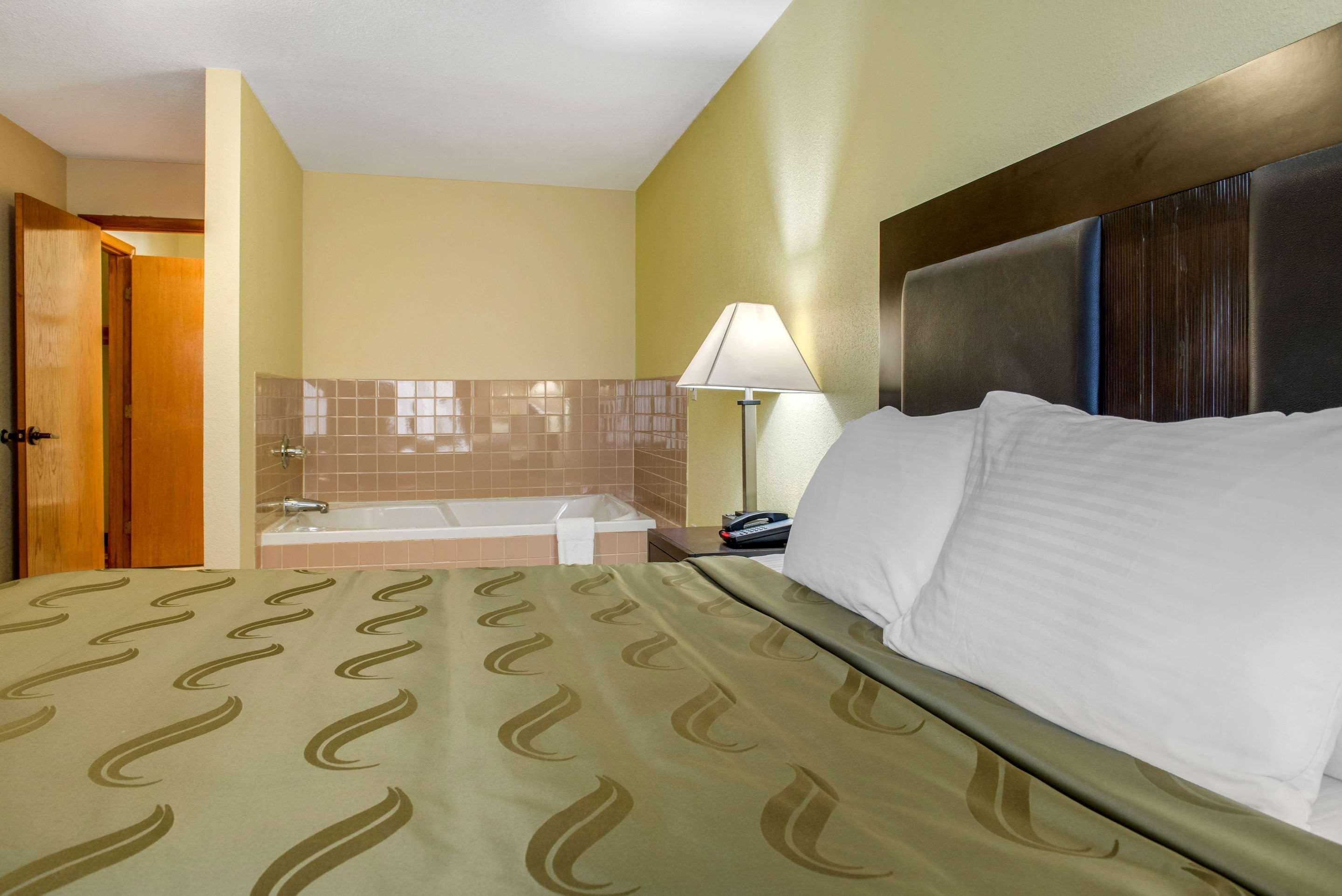Quality Inn Bloomington Near University Exteriör bild
